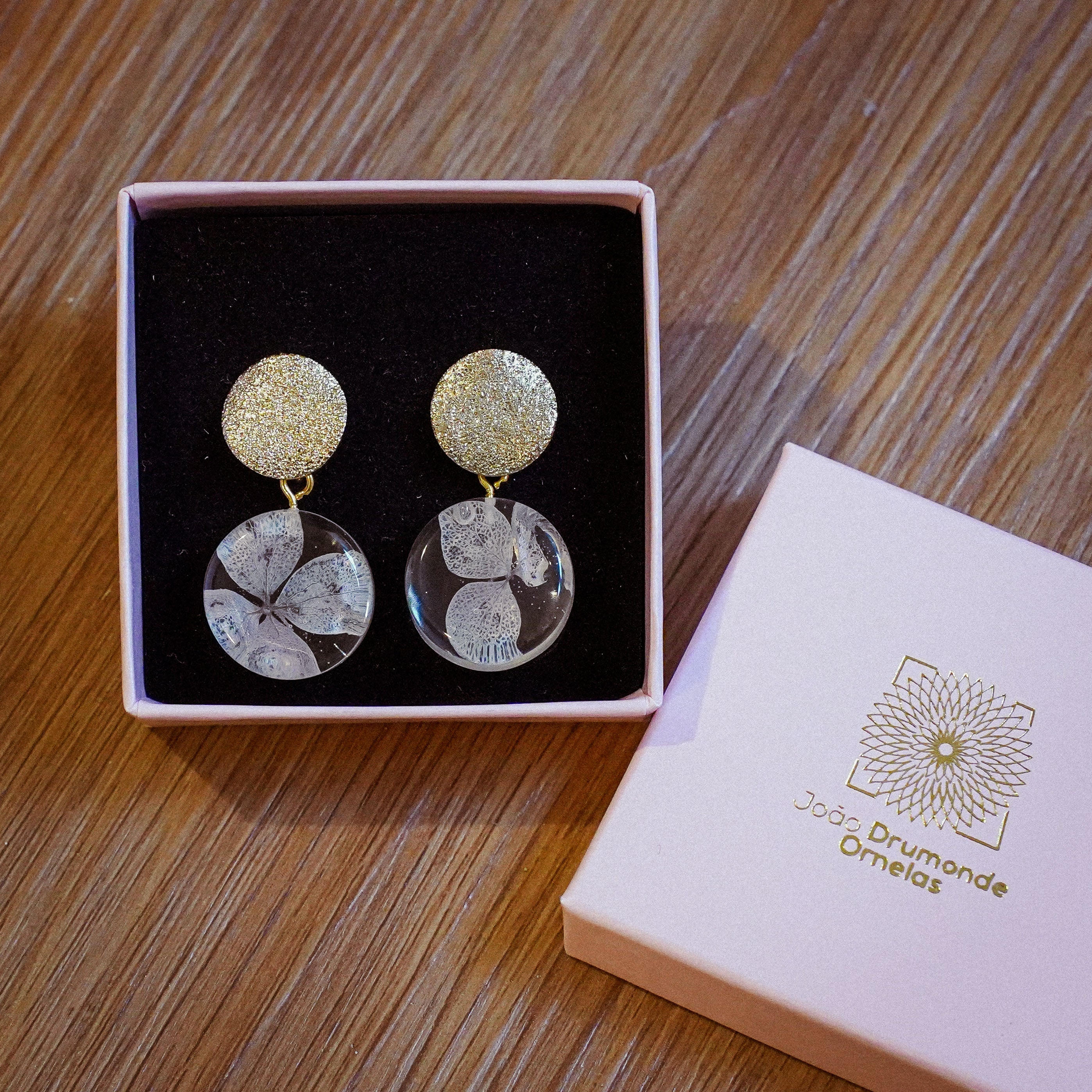 White Hydrangea Alma Earrings in Golden Stainless Steel