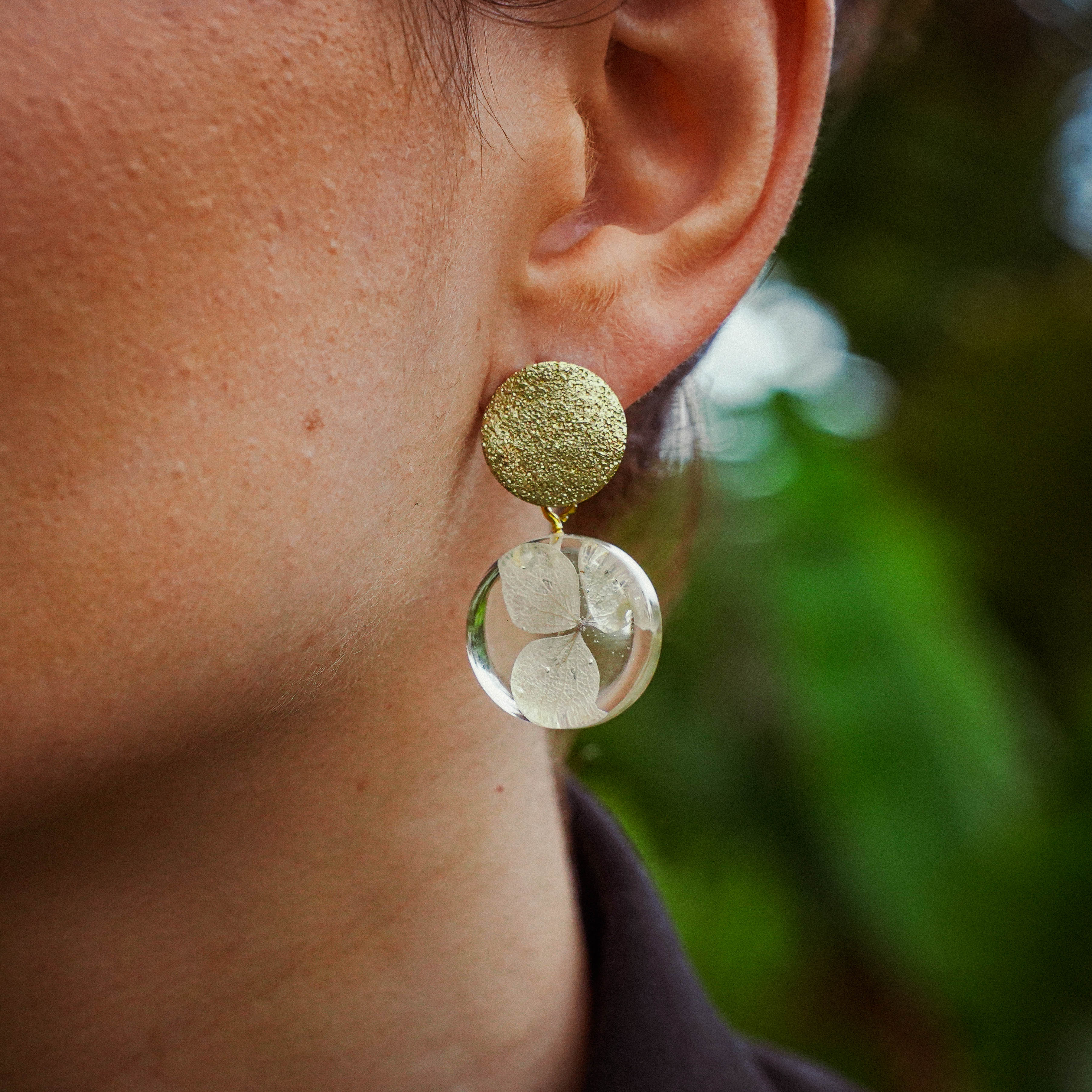 White Hydrangea Alma Earrings in Golden Stainless Steel