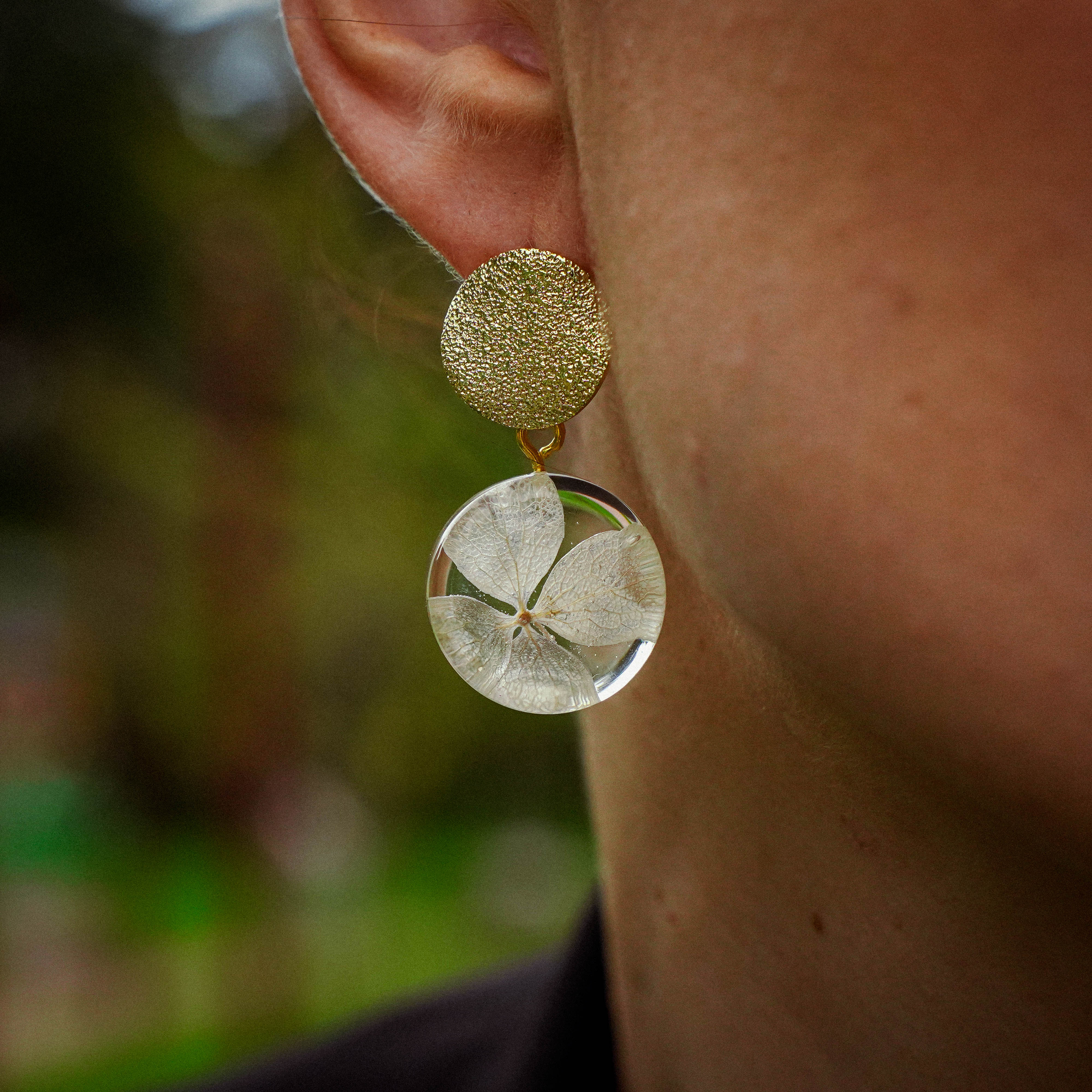 White Hydrangea Alma Earrings in Golden Stainless Steel