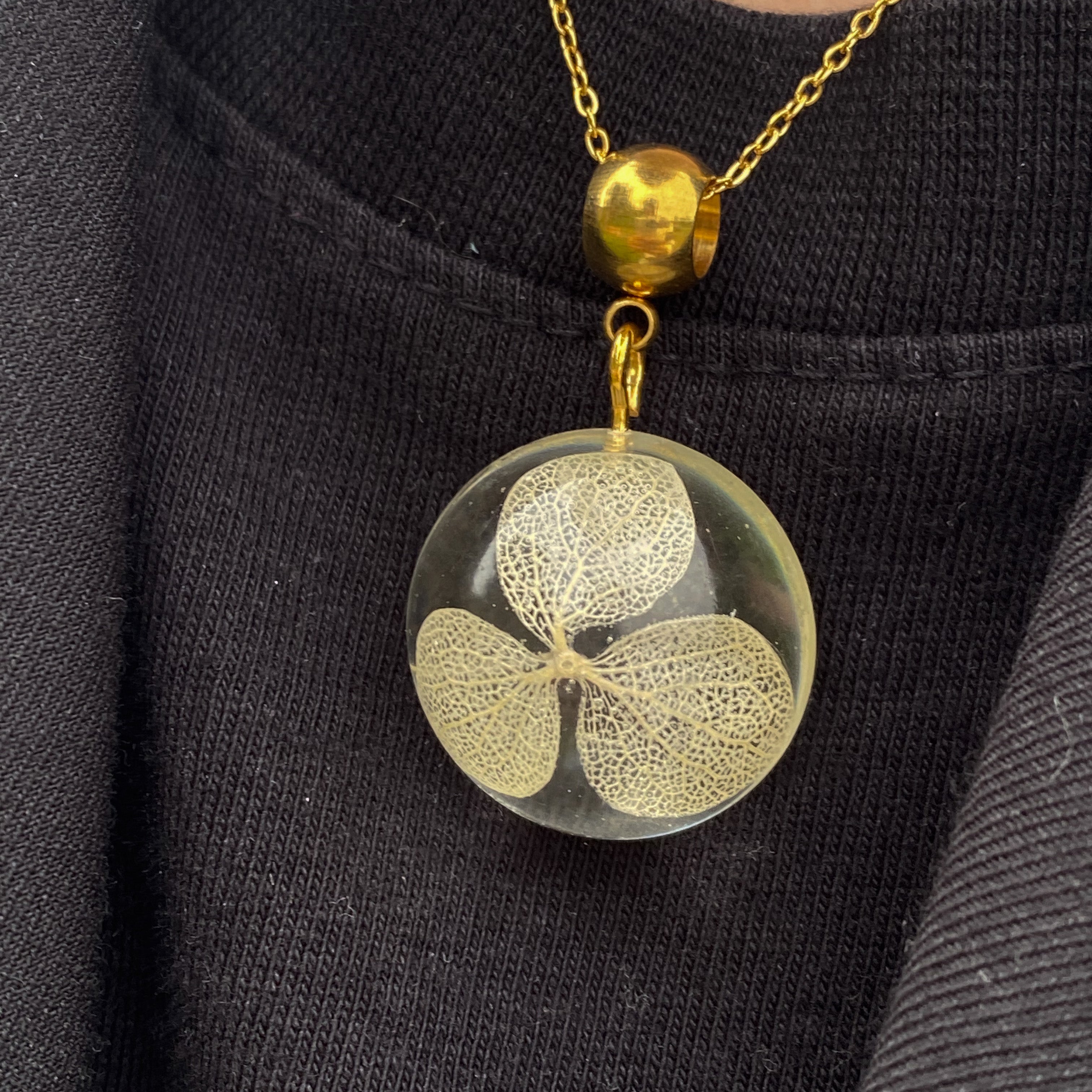 White Hydrangea Alma Necklace in Golden Stainless Steel