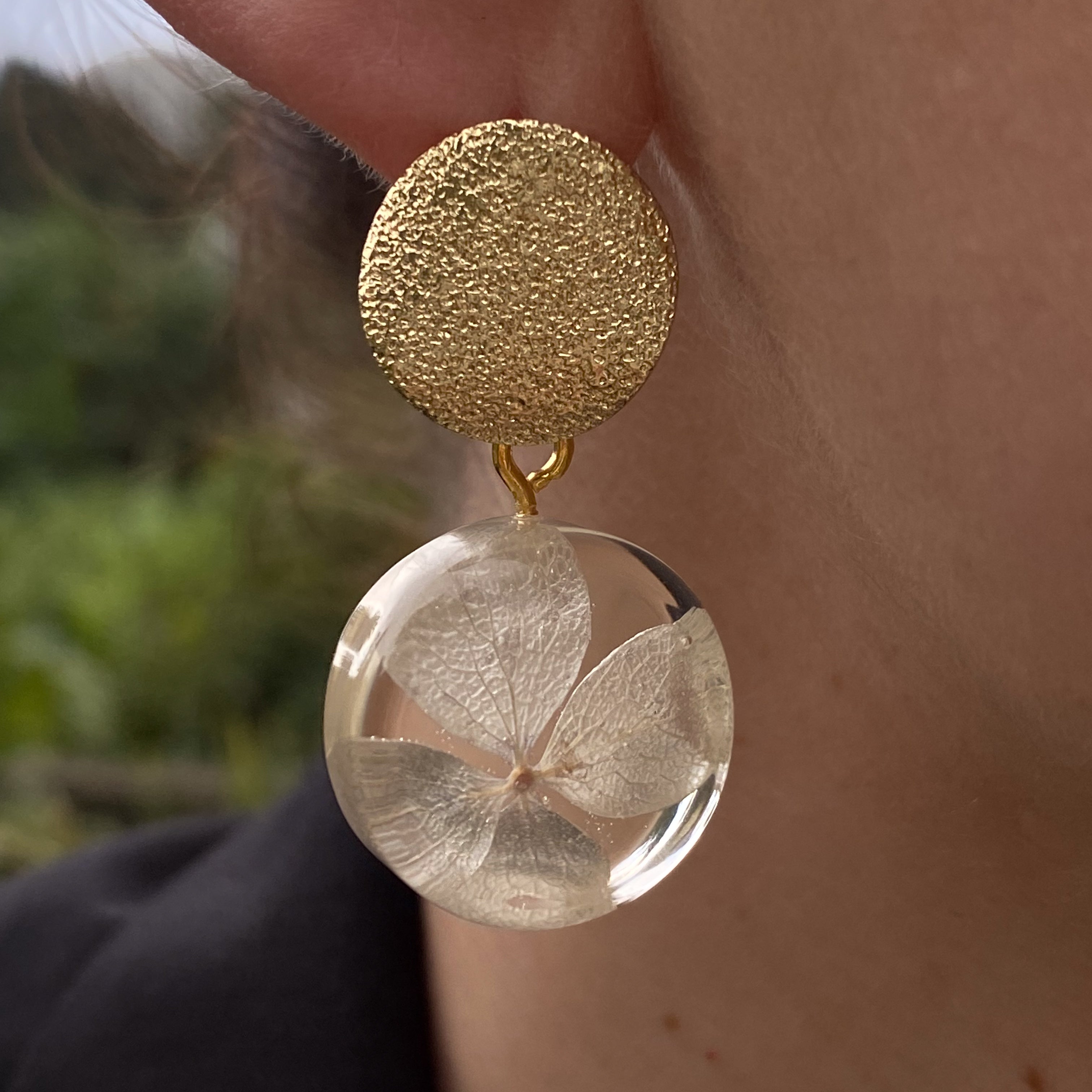 White Hydrangea Alma Earrings in Golden Stainless Steel