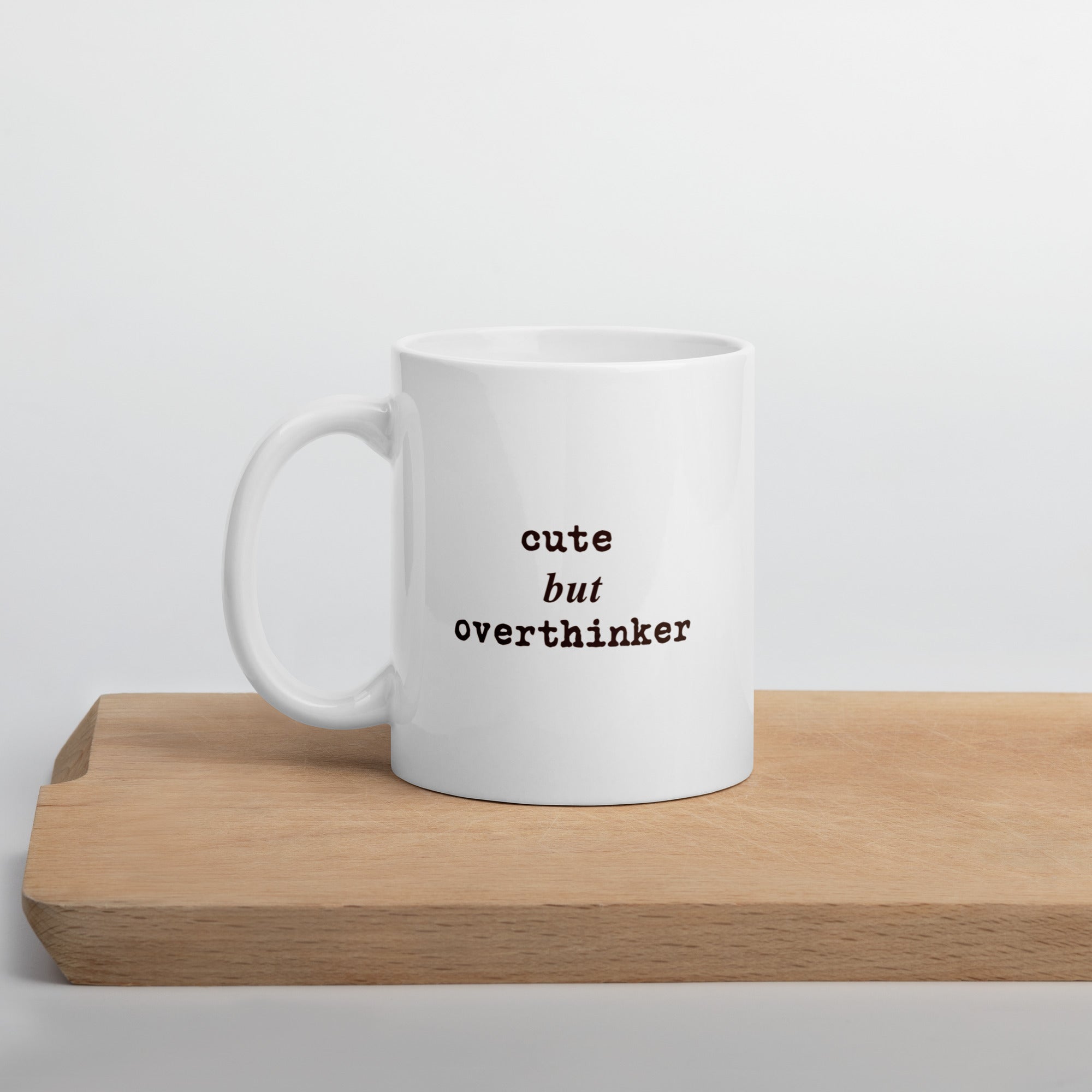 "cute but overthinker" Mug - Caneca