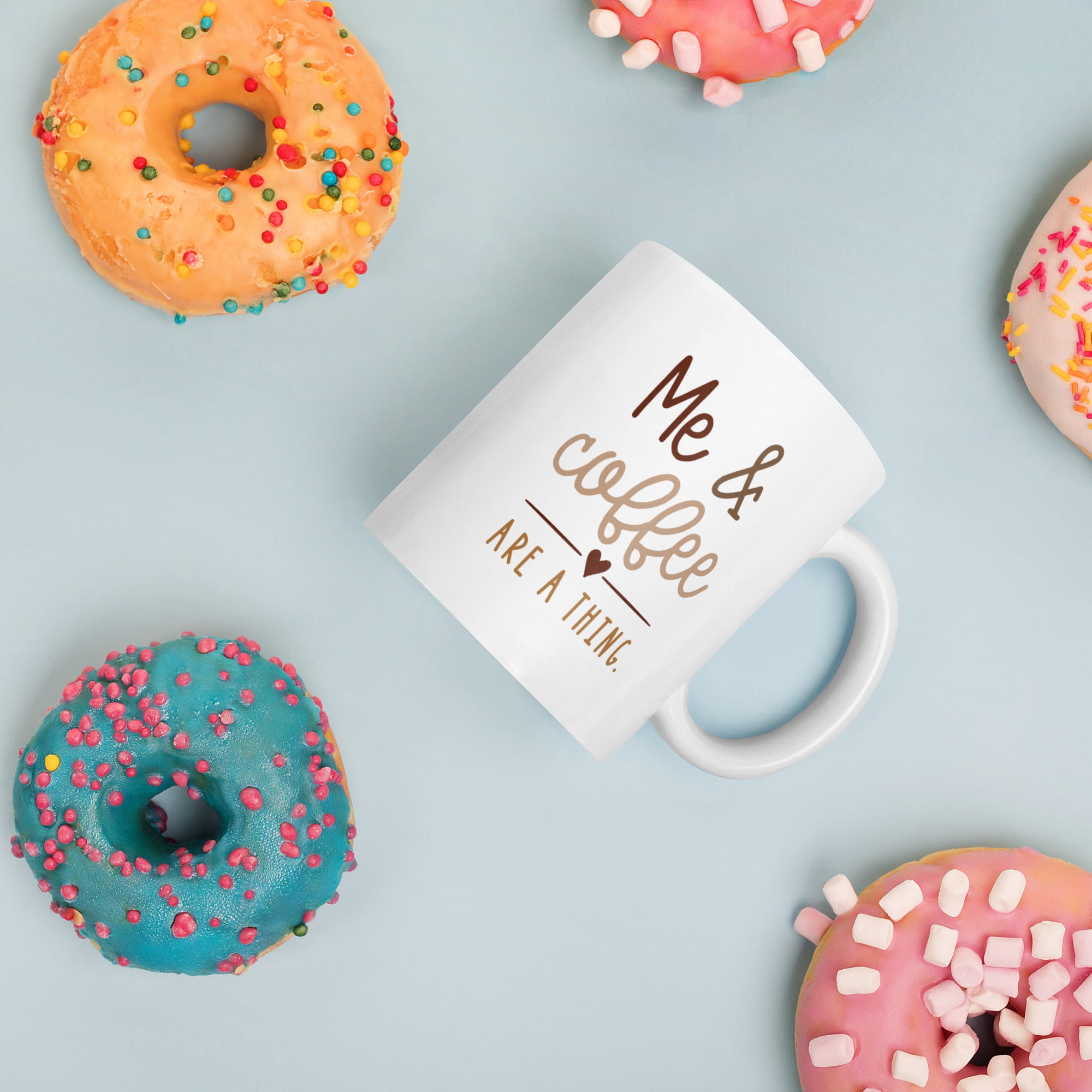 "Me & coffee are a thing" Mug - Caneca