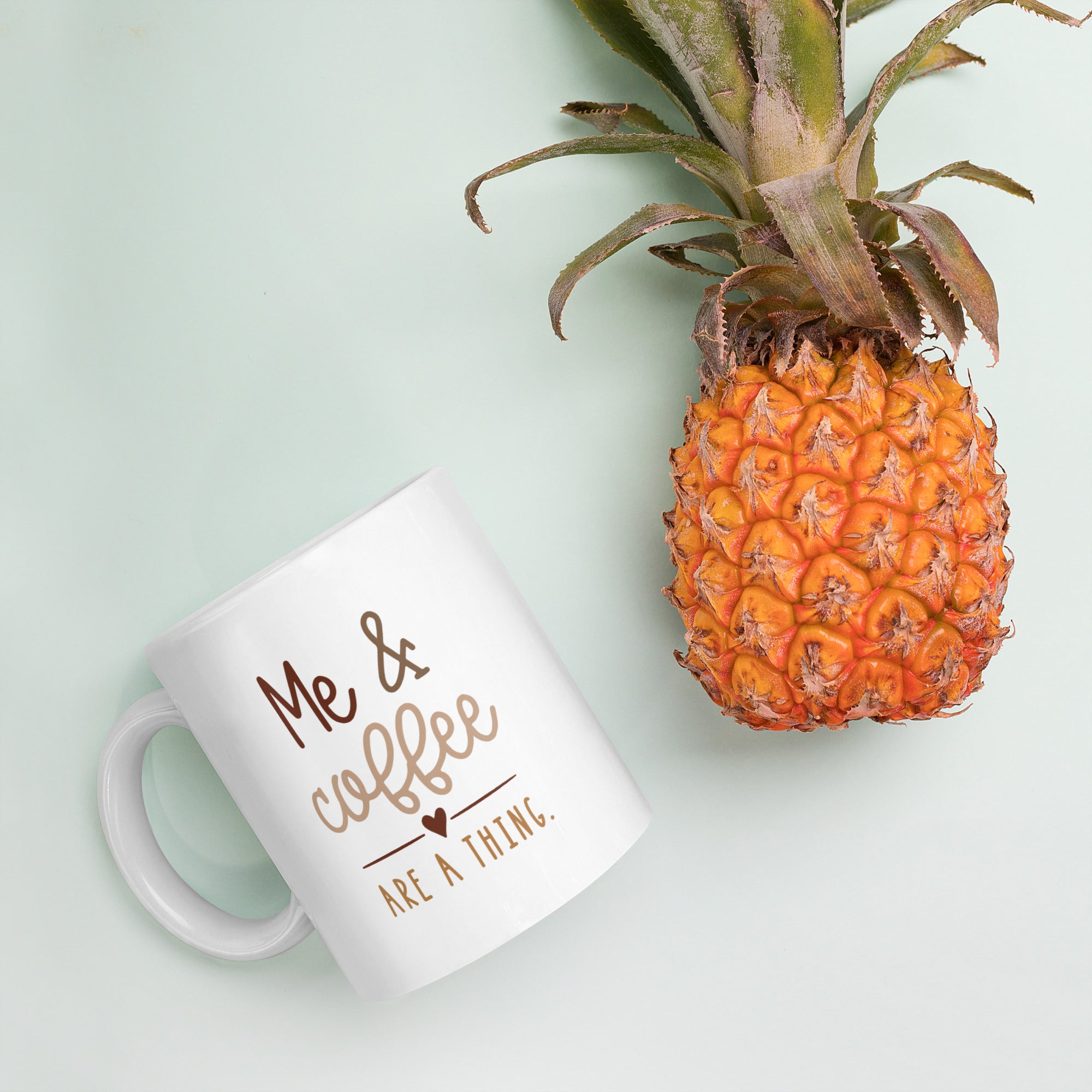 "Me & coffee are a thing" Mug - Caneca